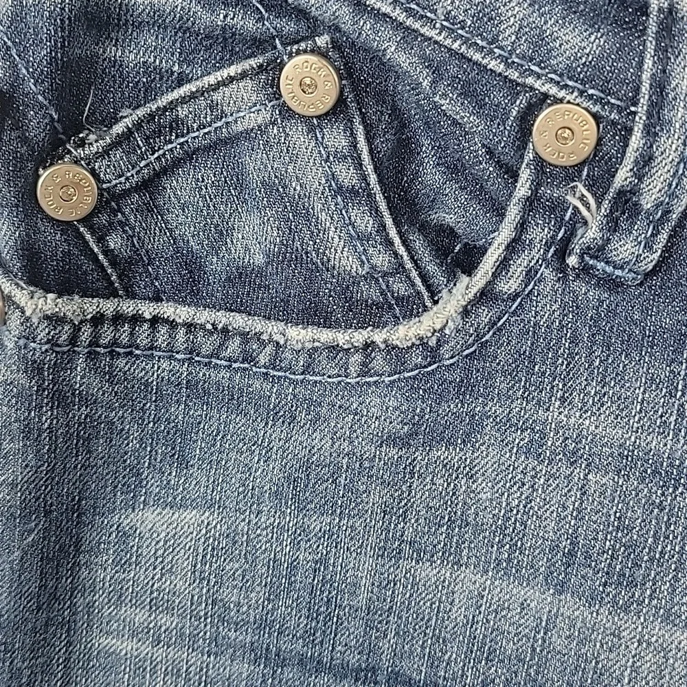 Rock‎ & Republic Blue Boot Cut Jeans for Effortless Style - Picture 4 of 9